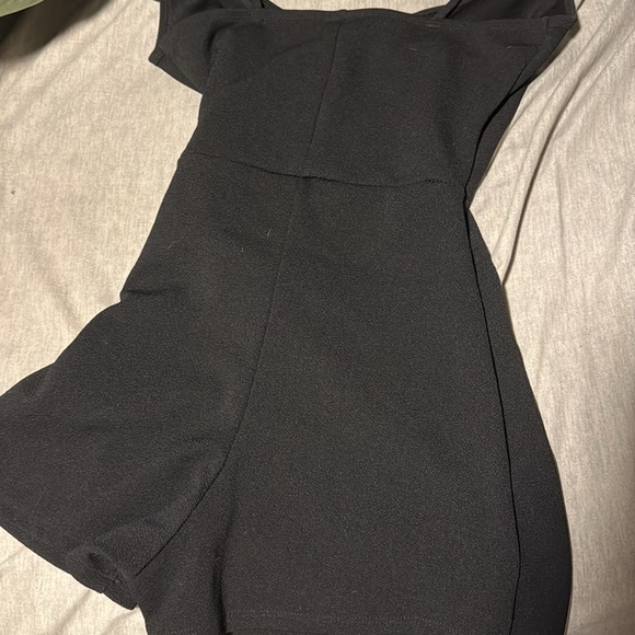 this jumpsuit has only been worn once. no rips in really good shape - Picture 2 of 2